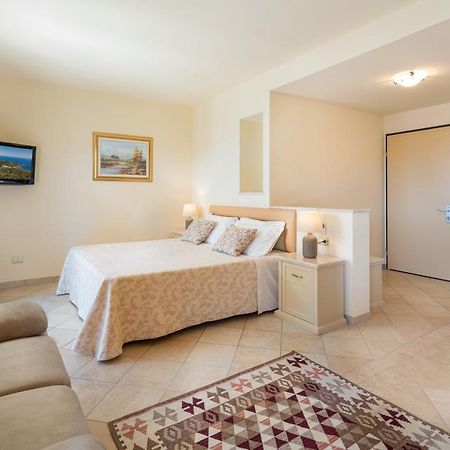 Hotel Regina Elena ออลเบีย ภายนอก รูปภาพ